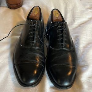 Mens Allen Edmonds shoes.  Trees included.
